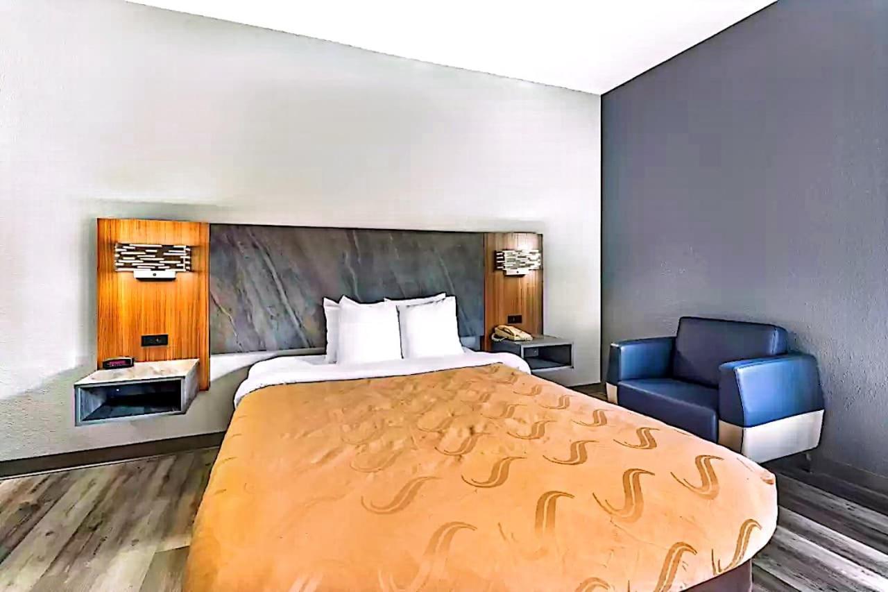 Quality Inn & Suites Manhattan Exteriér fotografie