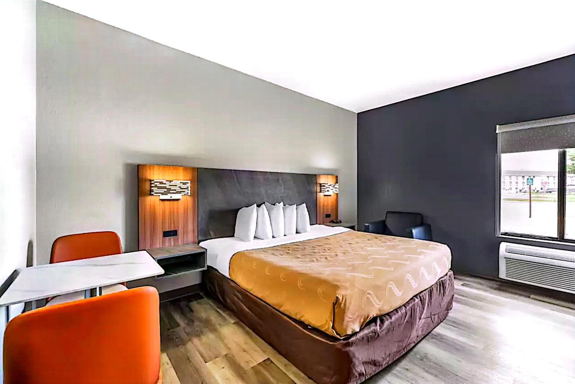 Quality Inn & Suites Manhattan Exteriér fotografie