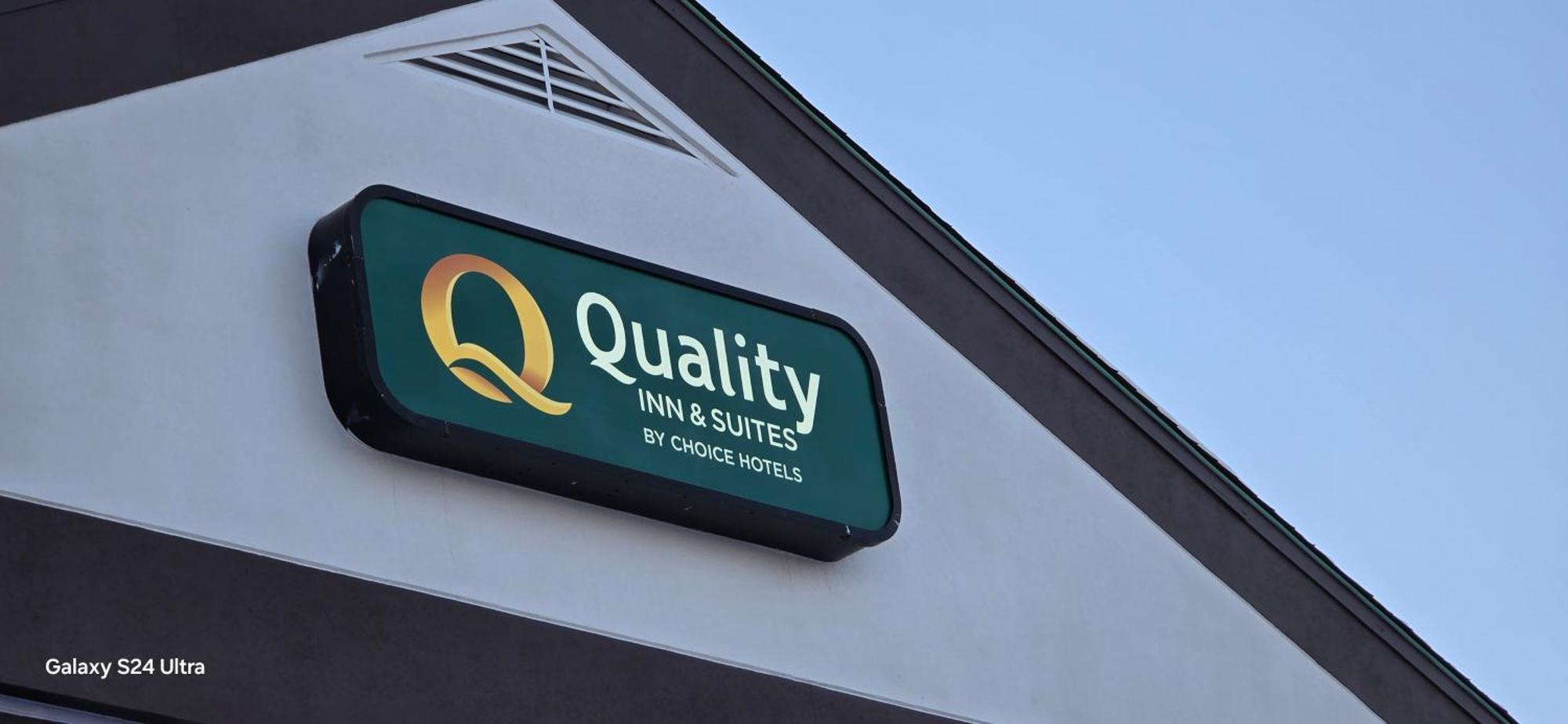 Quality Inn & Suites Manhattan Exteriér fotografie