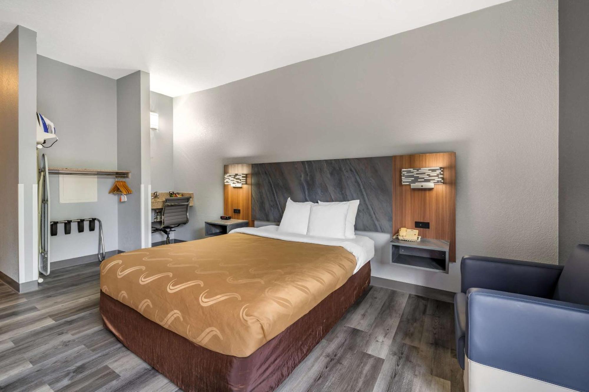 Quality Inn & Suites Manhattan Exteriér fotografie