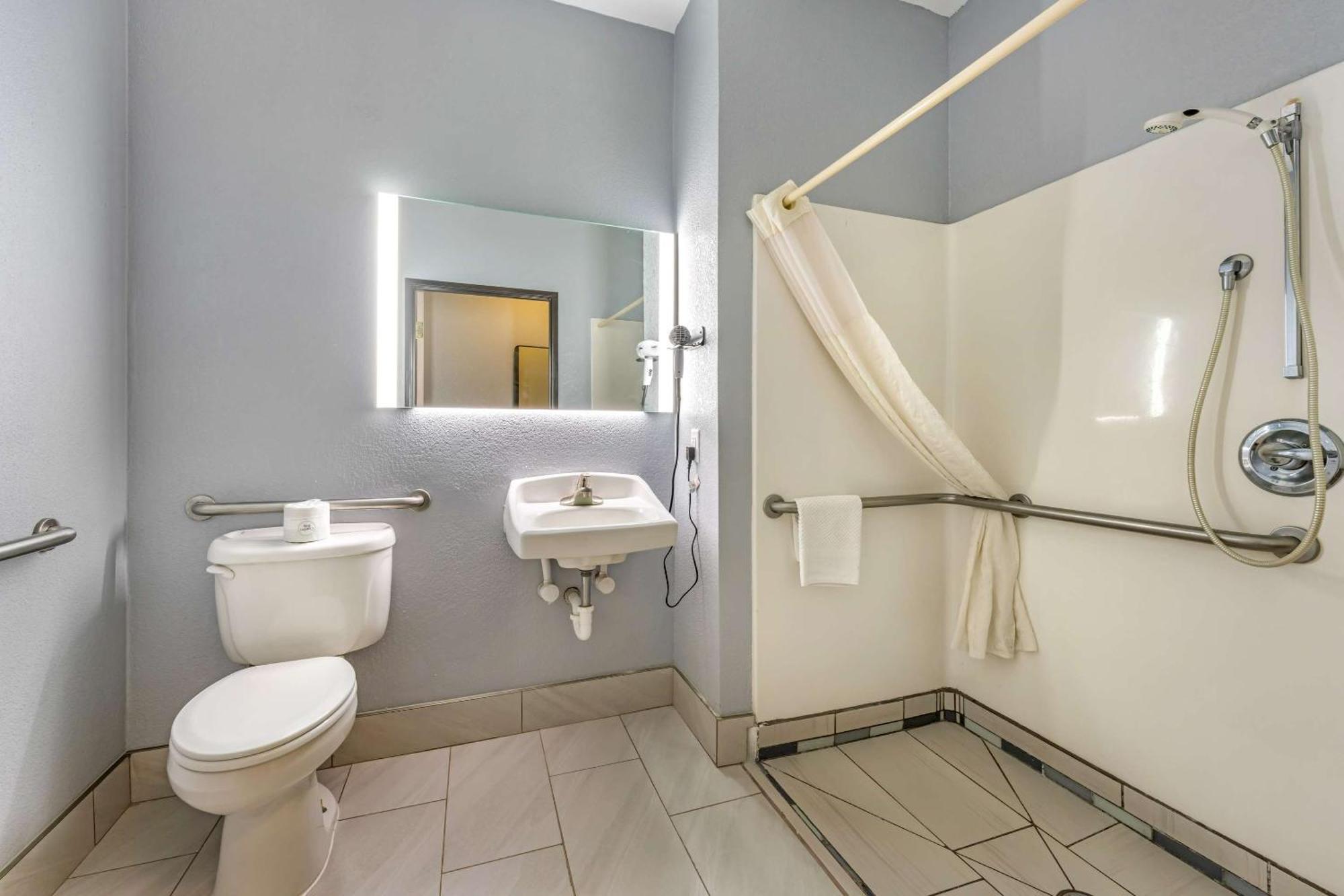 Quality Inn & Suites Manhattan Exteriér fotografie