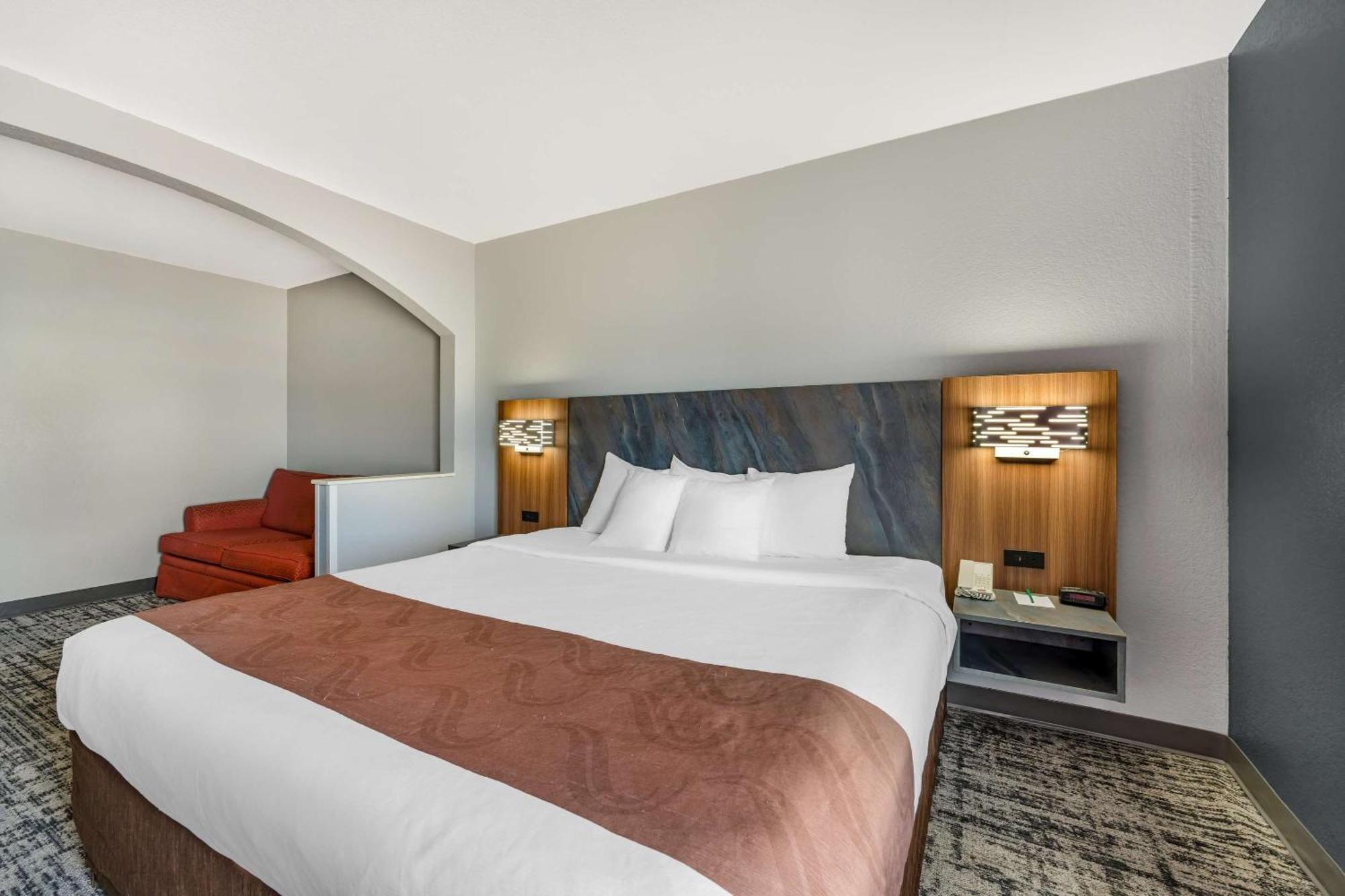 Quality Inn & Suites Manhattan Exteriér fotografie