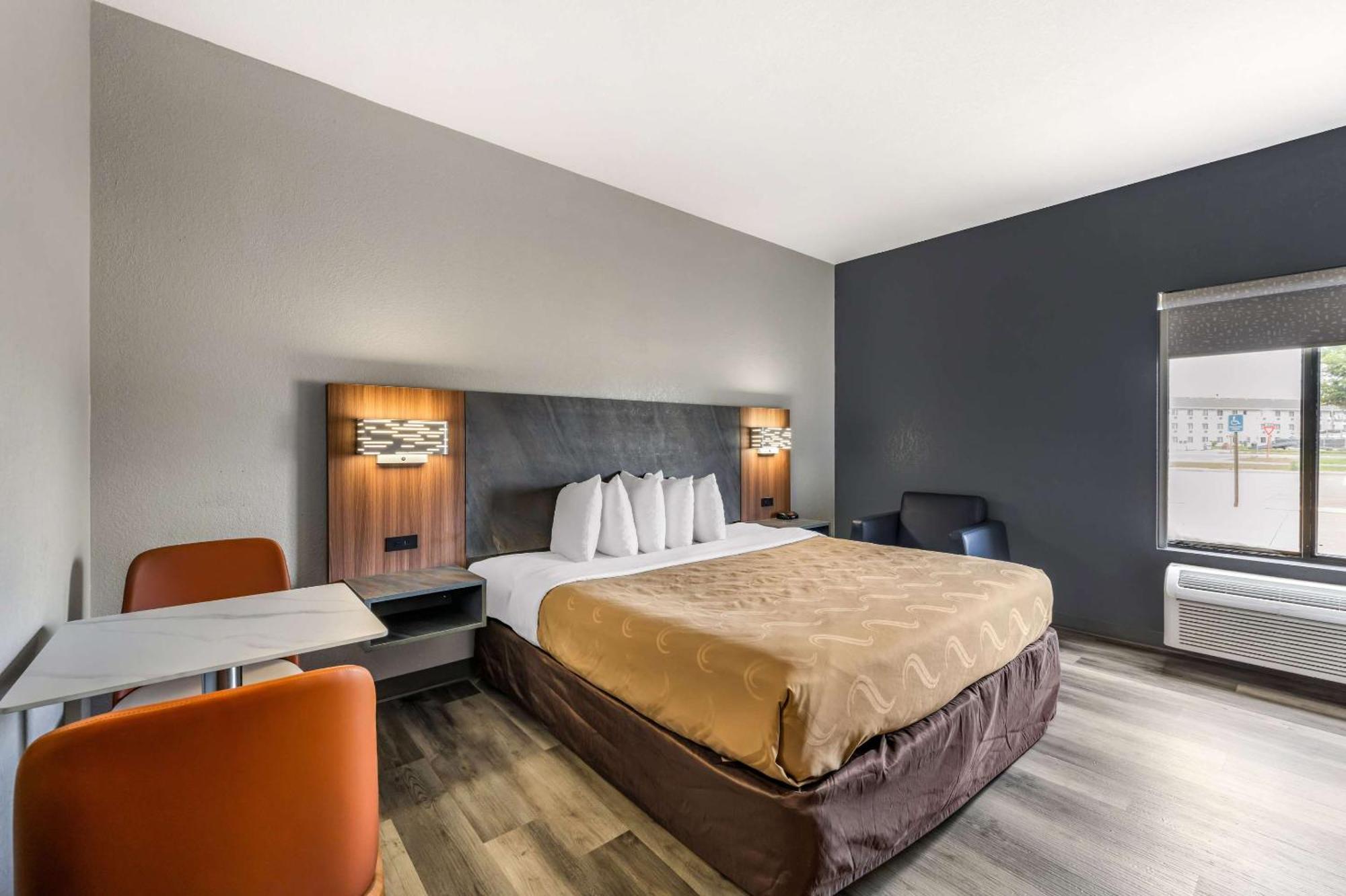 Quality Inn & Suites Manhattan Exteriér fotografie