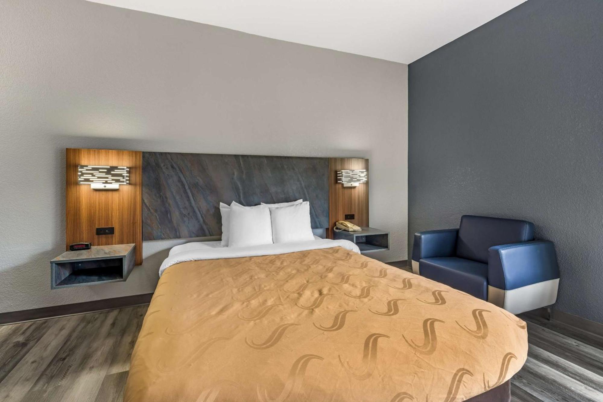Quality Inn & Suites Manhattan Exteriér fotografie