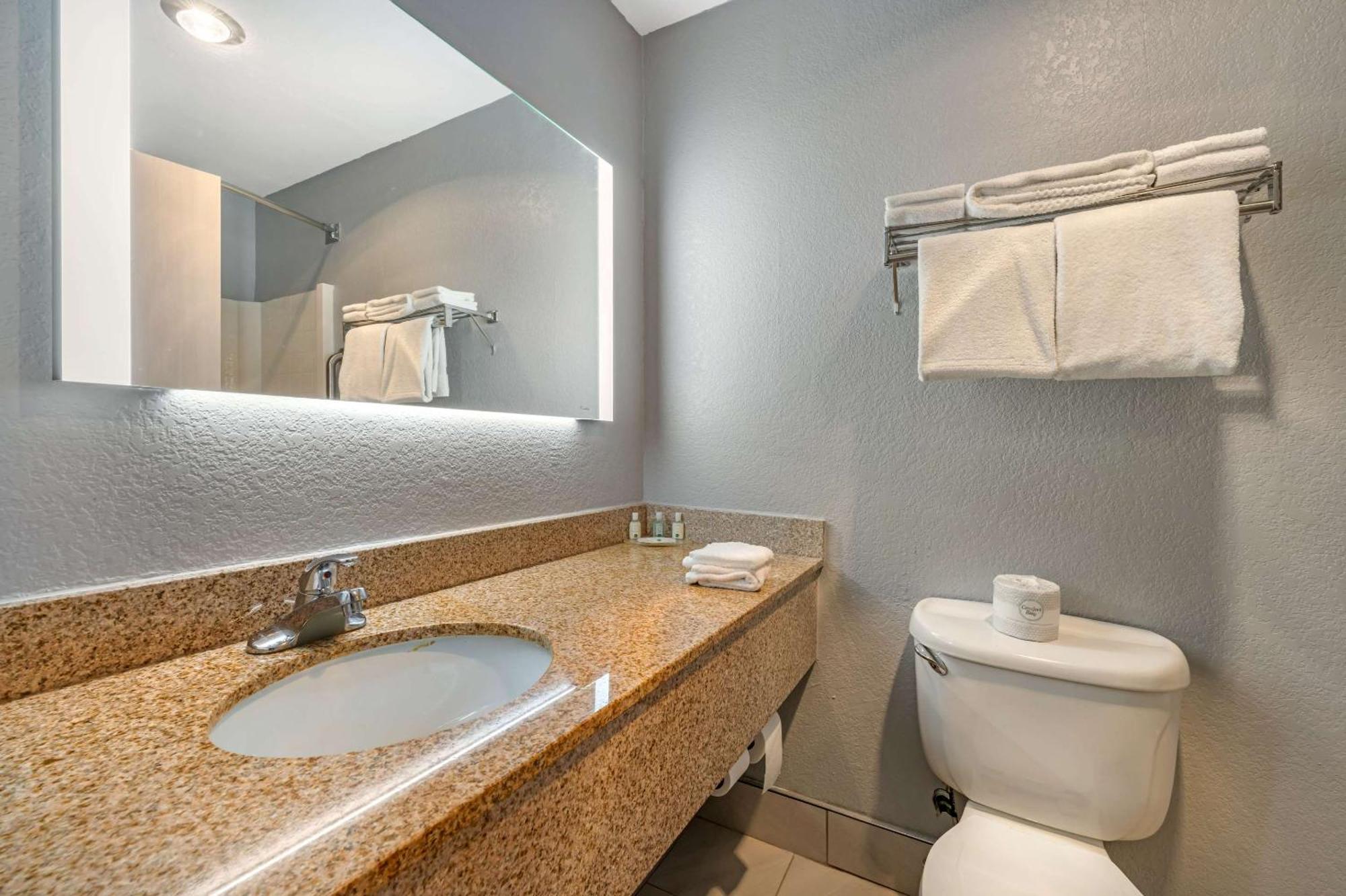 Quality Inn & Suites Manhattan Exteriér fotografie