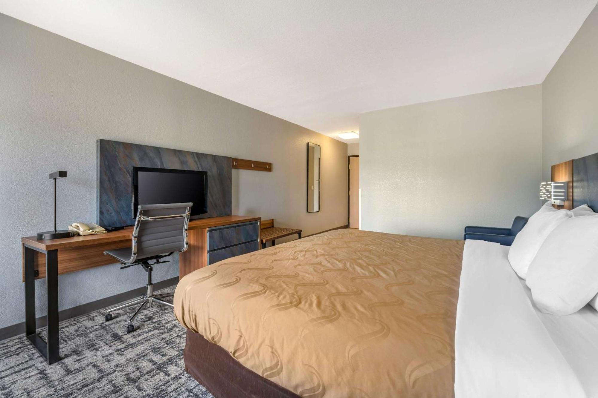 Quality Inn & Suites Manhattan Exteriér fotografie
